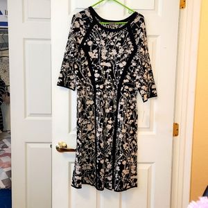 NWT Taylor Woman Black and Champagne floral print sweater dress